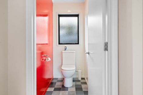 Photo of property in 3a Marchant Place, Westown, New Plymouth, 4310