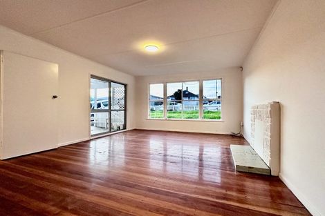 Photo of property in 15 Farnborough Crescent, Mangere, Auckland, 2022