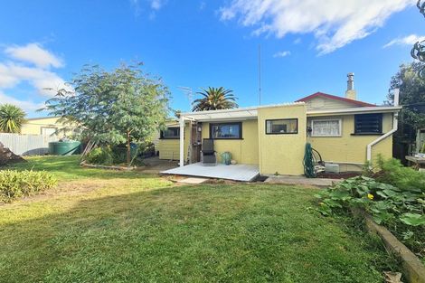 Photo of property in 13 Beach Street, Tangimoana, 4822