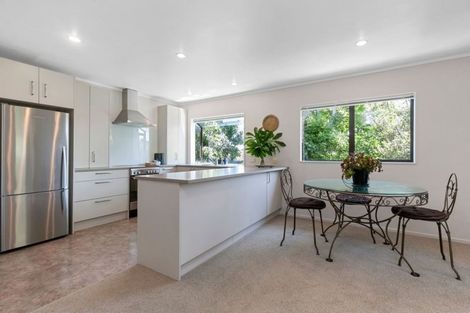 Photo of property in 2/39 Browns Bay Road, Browns Bay, Auckland, 0630