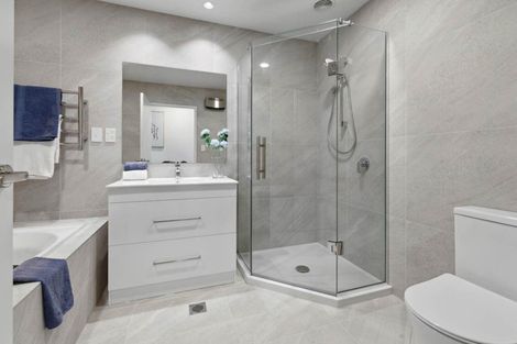 Photo of property in 7 Wilbur Place, Pakuranga Heights, Auckland, 2010