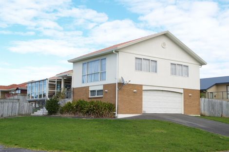 Photo of property in 7 Faldo Drive, Golflands, Auckland, 2013