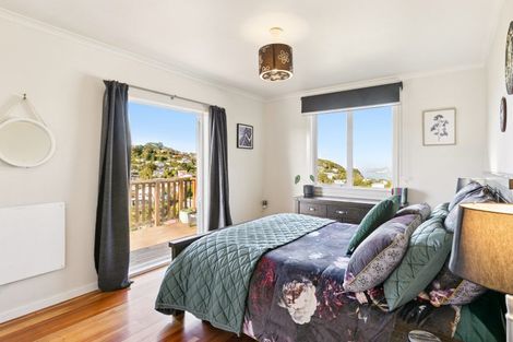 Photo of property in 137 Ruskin Road, Newlands, Wellington, 6037