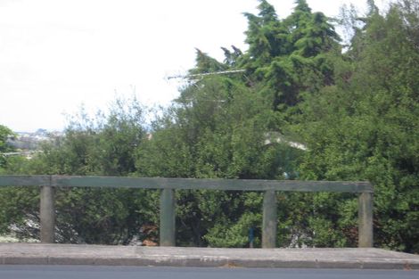 Photo of property in 415 Glenfield Road, Glenfield, Auckland, 0629