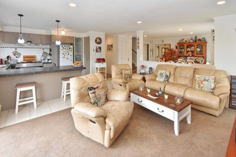 Photo of property in 9 Pickaberry Avenue, Karaka, Papakura, 2113