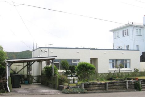 Photo of property in 140 The Ridgeway, Mornington, Wellington, 6021