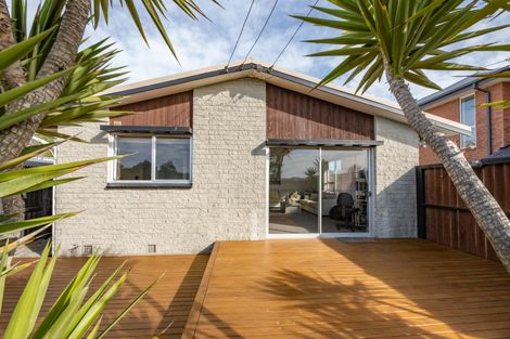 Photo of property in 523 Marine Parade, South New Brighton, Christchurch, 8062