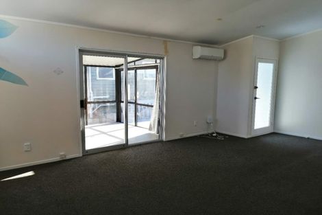 Photo of property in 68 Hutchinsons Road, Bucklands Beach, Auckland, 2014