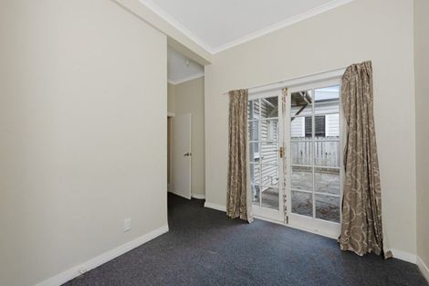 Photo of property in 82 Glenmore Street, Northland, Wellington, 6012