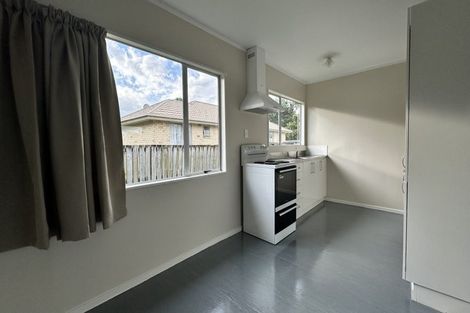 Photo of property in 33 Selak Place, Glen Eden, Auckland, 0602