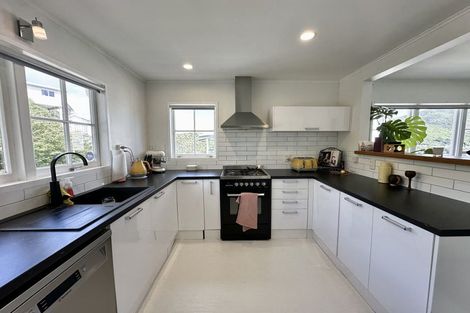 Photo of property in 24a Parklands Drive, Karori, Wellington, 6012