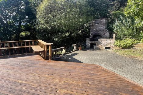 Photo of property in 18 Rayner Road, Piha, New Lynn, 0772