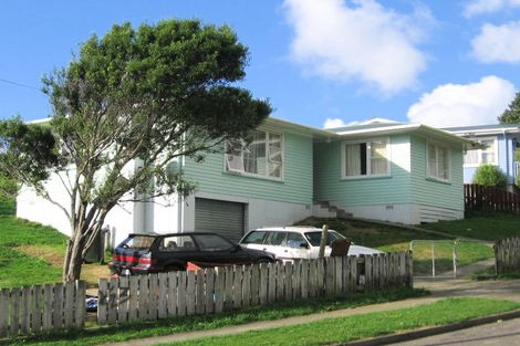 Photo of property in 5 Cardiff Crescent, Cannons Creek, Porirua, 5024