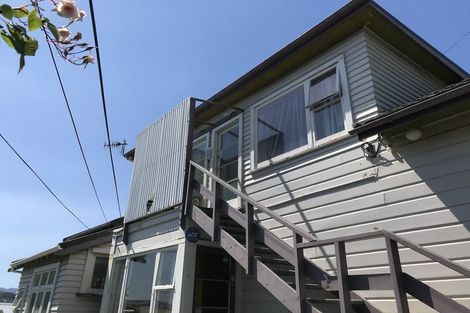 Photo of property in 87 Queens Drive, Lyall Bay, Wellington, 6022