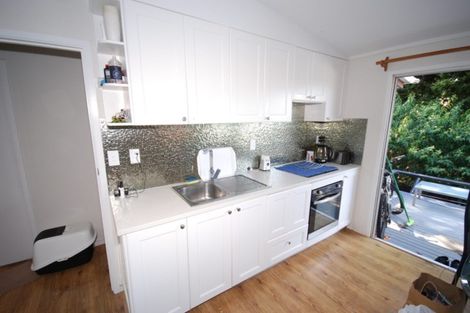 Photo of property in 2/64 Exmouth Road, Northcote, Auckland, 0627