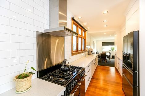 Photo of property in 76 Belt Road, New Plymouth, 4310