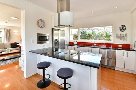Photo of property in 2 Carento Way, Stanmore Bay, Whangaparaoa, 0932