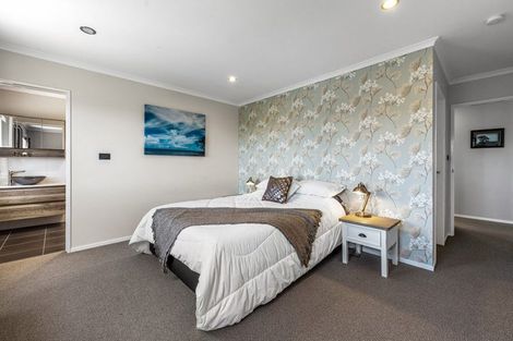 Photo of property in 36 Cape Vista Crescent, Pukekohe, 2120