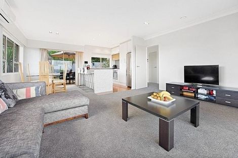 Photo of property in 52 Chelsea View Drive, Chatswood, Auckland, 0626