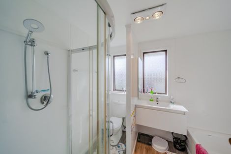 Photo of property in 1 Latham Stubbs Crescent, Waipawa, 4210