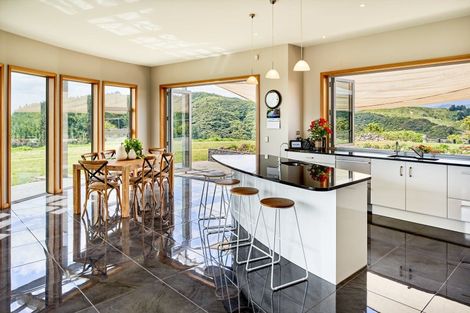 Photo of property in 102 Kuku East Road, Kuku, Levin, 5570