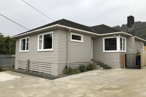 Photo of property in 217 Wellington Road, Wainuiomata, Lower Hutt, 5014