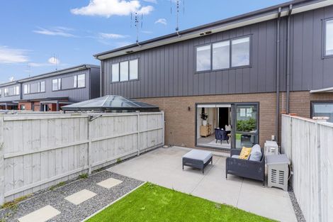 Photo of property in 15 Orona Place, Takanini, 2112