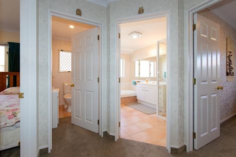 Photo of property in 8 Dules Walk, Taradale, Napier, 4112