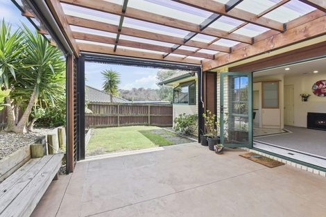 Photo of property in 70 Mt Lebanon Crescent, The Gardens, Auckland, 2105