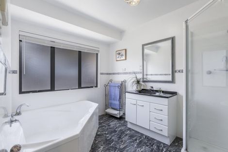 Photo of property in 1169 Whangaparaoa Road, Gulf Harbour, Whangaparaoa, 0930