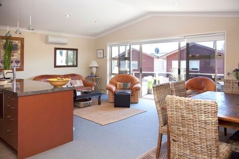 Photo of property in 2/17 Tremaine Avenue, Two Mile Bay, Taupo, 3330