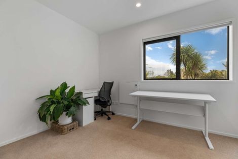 Photo of property in 12 Rara Lane, Manukau, Auckland, 2104