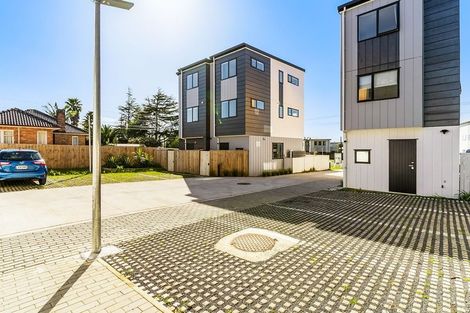 Photo of property in 9/54 Swanson Road, Henderson, Auckland, 0610