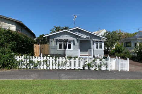 Photo of property in 42 Kiwi Road, Point Chevalier, Auckland, 1022