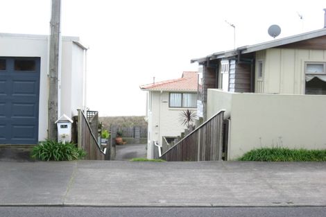 Photo of property in 15a Hamblyn Street, Strandon, New Plymouth, 4312
