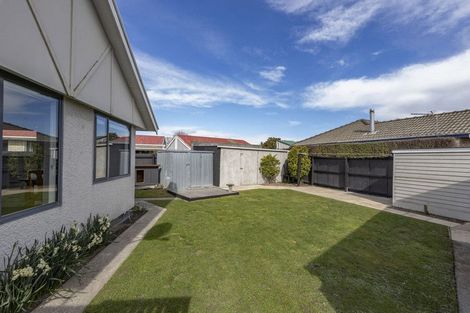 Photo of property in 6 Oakley Crescent, Hornby, Christchurch, 8042