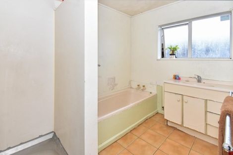 Photo of property in 104 Crawford Avenue, Mangere Bridge, Auckland, 2022
