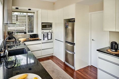 Photo of property in 1 Singers Road, Korokoro, Lower Hutt, 5012