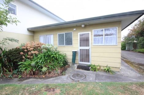 Photo of property in 6 Tiraumea Street, Palmerston North, 4410