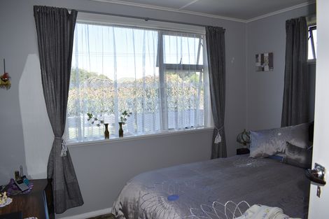 Photo of property in 25 Diamond Street, Carterton, 5713