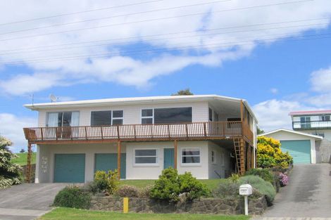 Photo of property in 208 Seaforth Road, Waihi Beach, 3611