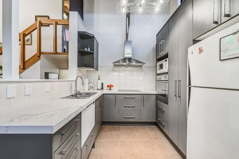 Photo of property in 10 Oliver Twist Avenue, Mellons Bay, Auckland, 2014