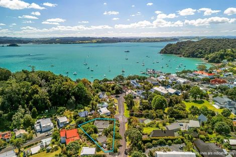 Photo of property in 9 Robertson Street, Russell, 0202