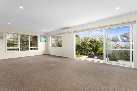 Photo of property in 15 Resolution Drive, Whitby, Porirua, 5024