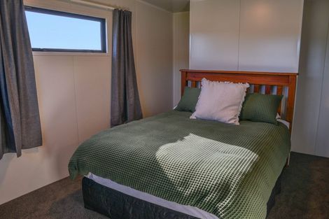 Photo of property in 52 Nash Parade, Foxton Beach, Foxton, 4815