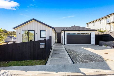 Photo of property in 13 Franheim Crescent, Orewa, 0931