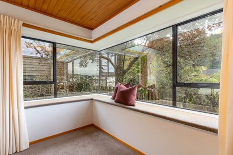 Photo of property in 15 Duval Grove, Tawa, Wellington, 5028