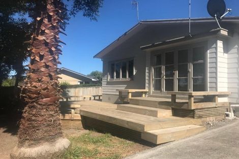 Photo of property in 1a Truscott Place, West Harbour, Auckland, 0618