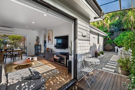 Photo of property in 24 Edgerton Road, Te Atatu Peninsula, Auckland, 0610