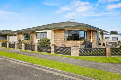 Photo of property in 2 Sanders Avenue, Westown, New Plymouth, 4310